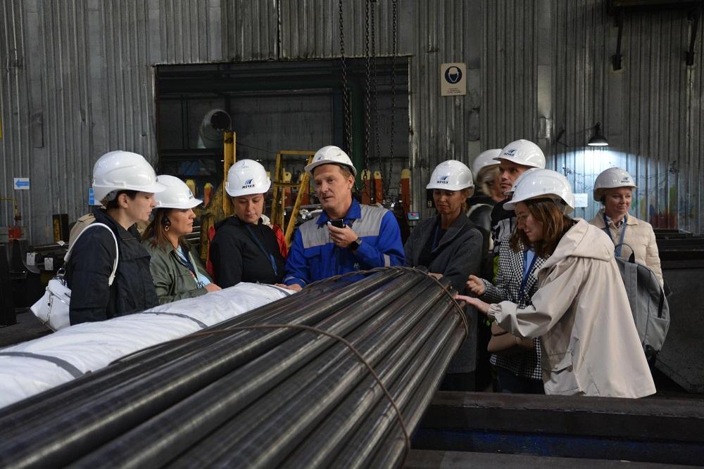 Завод «Ижсталь» провел экскурсию для жителей Ижевска